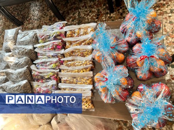 اهدای پک‌های شب یلدا به دانش‌آموزان کم برخوردار دبستان المهدی ناحیه یک کرج