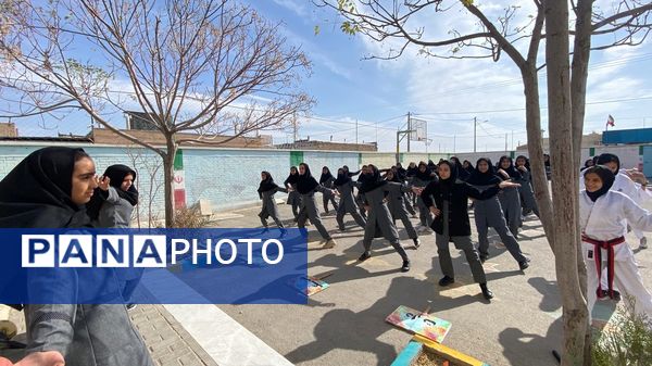 المپیاد ورزشی درون‌مدرسه‌ای در دبیرستان امید