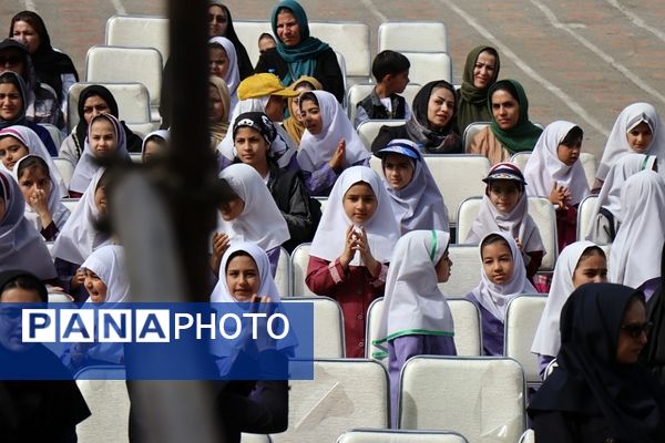 آیین گرامیداشت مقام معلم و به صدا درآوردن زنگ سپاس معلم در مدرسه شهید مرادی و شهید کلانتری پاکدشت