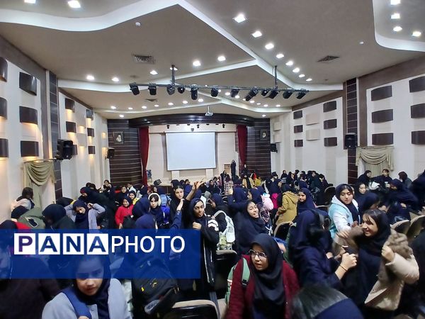 بازدید دانش‌آموزان پایه هفتم دبیرستان میرزا جعفر سروقد از فرهنگسرای انقلاب