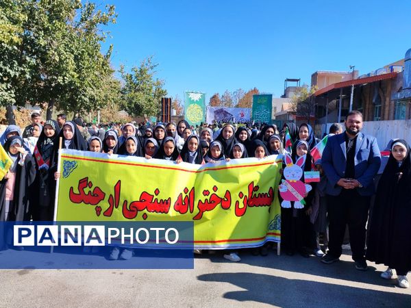 طنین شعارهای ضد استکباری در شاندیز