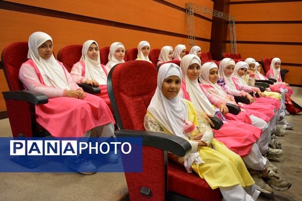 نشست هم‌اندیشی معاونین پرورشی، روحانیون امین و ائمه جماعات در بهارستان‌دو