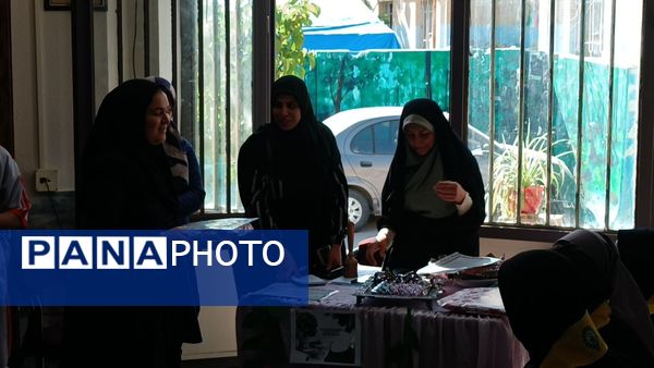 گرامیداشت روز معلم و روز دختر در مدرسه‌ عطیه۲