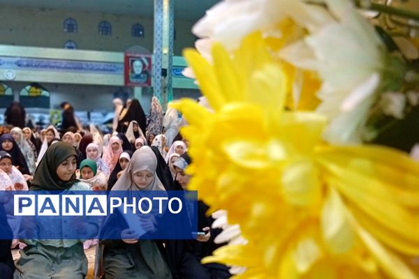 آغاز آیین معنوی اعتکاف در مصلای اسلامشهر با حضور گسترده نوجوانان