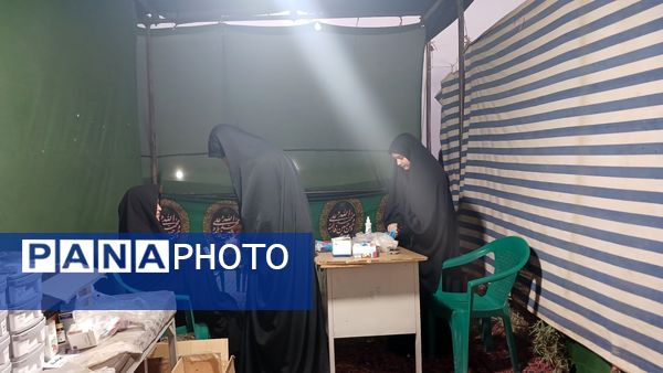 دانش‌آموزان با عشق در موکب امام حسین (ع) پذیرای زائران شدند