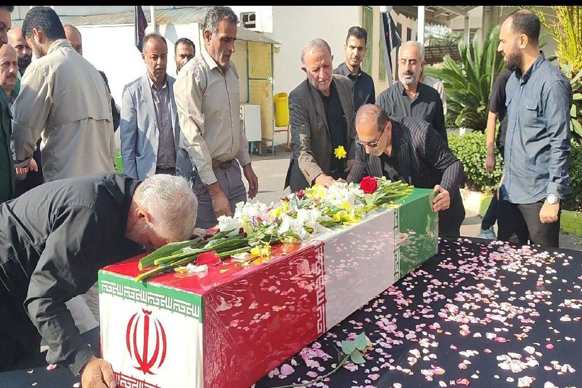 شهدا سنگ نشانند که ره گم نشود