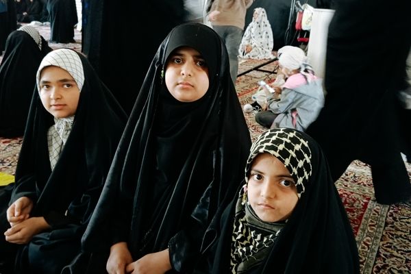 حضور دانش آموزان در نماز جمعه کاشمر