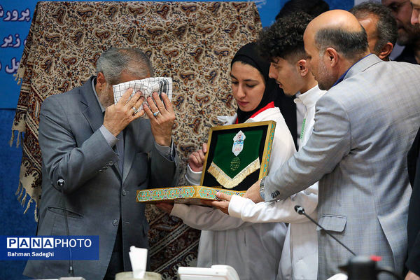 مراسم بدرقه تیم‌های ملی فوتسال دانش‌آموزی پسران و دختران ایران به رقابت‌های جام جهانی