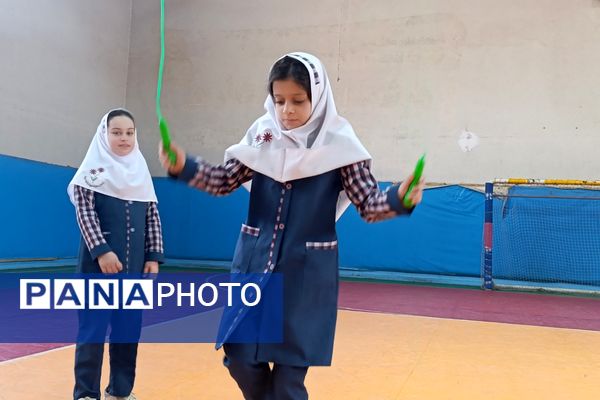 مسابقه ورزشی «مادر دختری » طرح شهید خرازی در قرچک