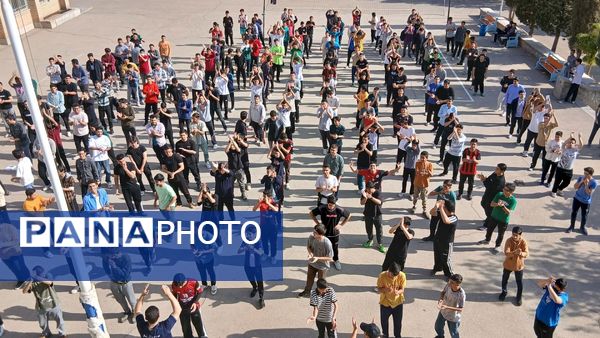 برگزاری مسابقات ورزشی دبیرستان معلم ساوجبلاغ در هفته تربیت‌بدنی