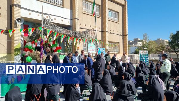 آیین نمادین نواختن زنگ مهر و مقاومت در دبیرستان حضرت معصومه(س) شهرستان فیروزکوه 
