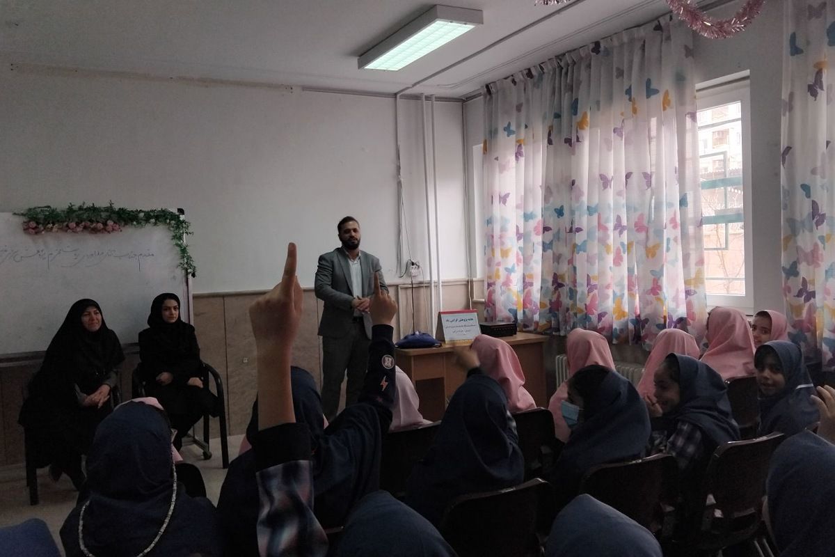  هفته پژوهش در مدرسه نرگس پردیس