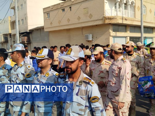 حضور پرشور مردم و دانش‌آموزان بندر لنگه در مراسم ۱۳ آبان