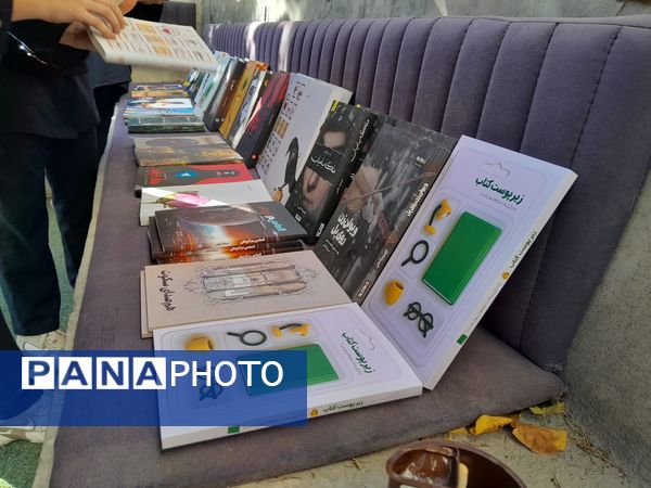 برپایی نمایشگاه کتاب در دبیرستان سلاله ناحیه یک کرج 