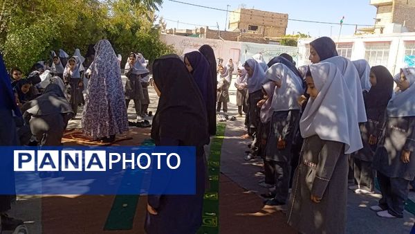 برپایی نماز جماعت  در دبستان شهید نجفی فدافن 