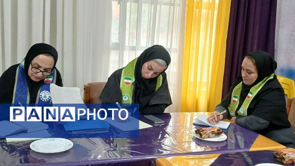 جلسه مربیان منتخب جهت آموزش توانمند سازی مربیان و دانش آموزان پیشتاز محمود‌آباد