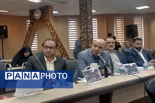 نشست مشترک اعضای کمیسیون آموزش و تحقیقات مجلس، مدیران آموزش و پررش استان خراسان رضوی و وزیر آموزش وپرورش در مشهد