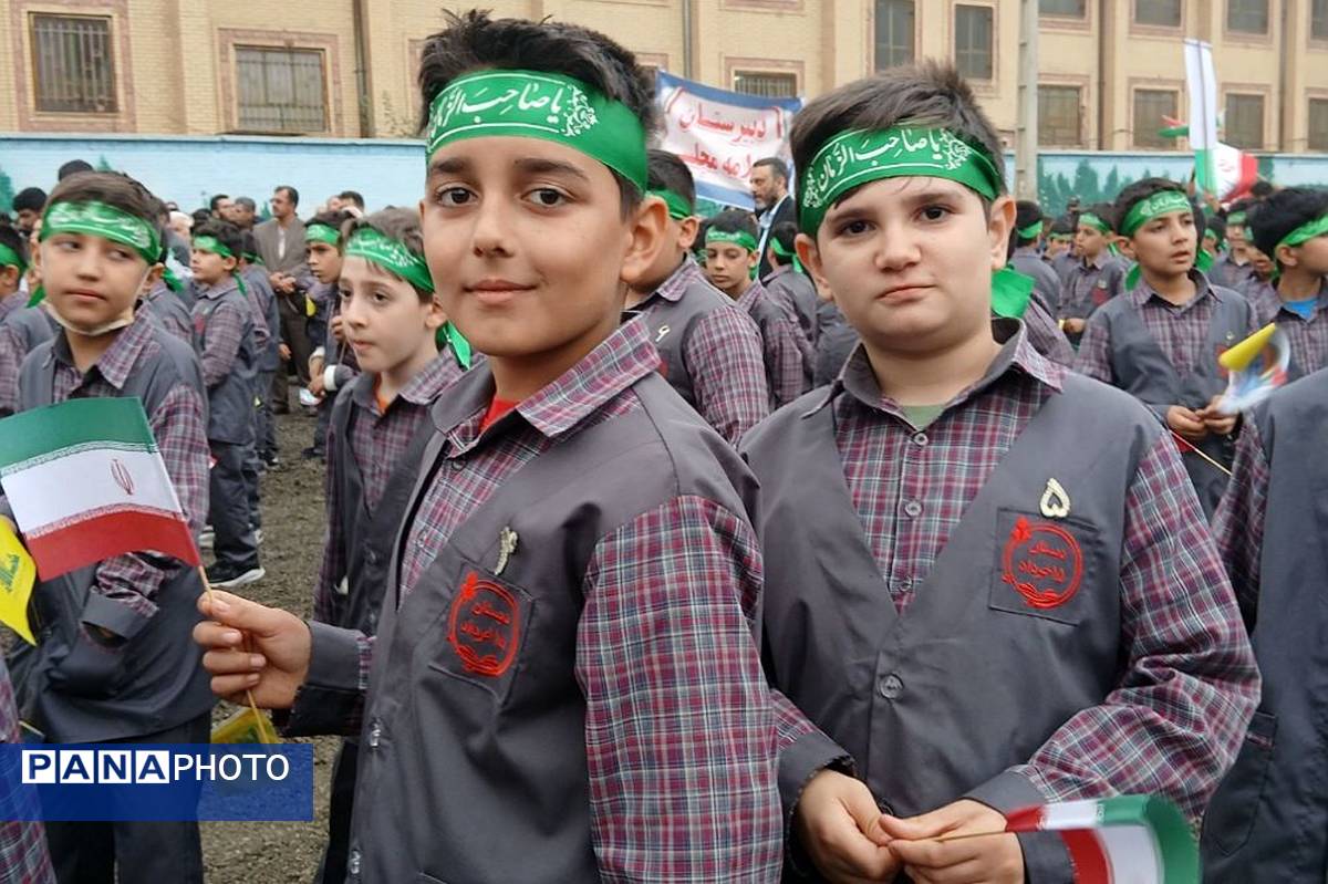 حضور دانش آموزان اسلامشهری در راهپیمایی ۱۳ آبان