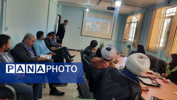 کارگاه توانمندسازی مربیان پرورشی در لوداب 