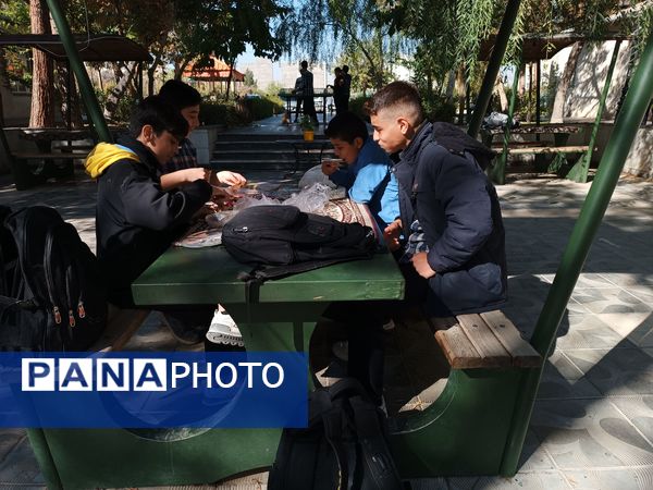برگزای اردوی تفریحی دبیرستان رجایی یک به‌مناسبت هفته بسیج 