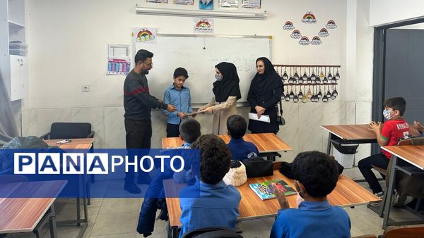 تقدیر از برگزیدگان ویژه‌برنامه هفته جهانی فضا در مدارس حاجی‌آباد