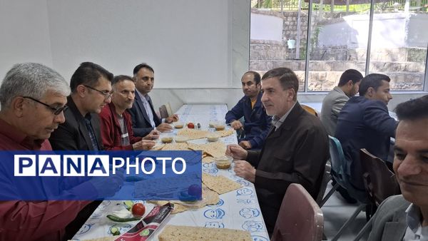 همایش پیاده‌روی کارکنان آموزش‌وپرورش کهگیلویه و بویراحمد به مناسبت هفته معلم و ولادت امام رضا (ع)