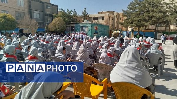 مشعل المپیاد ورزشی ناحیه ۷ در دبستان شهدای راه آهن روشن شد