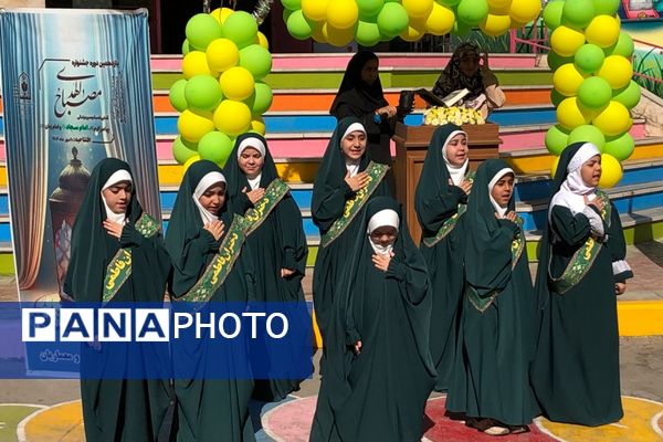 نواختن زنگ مصباح الهدی توسط مدیر آموزش و پرورش ناحیه 2 شهرری در دبستان طواف و معماریان 