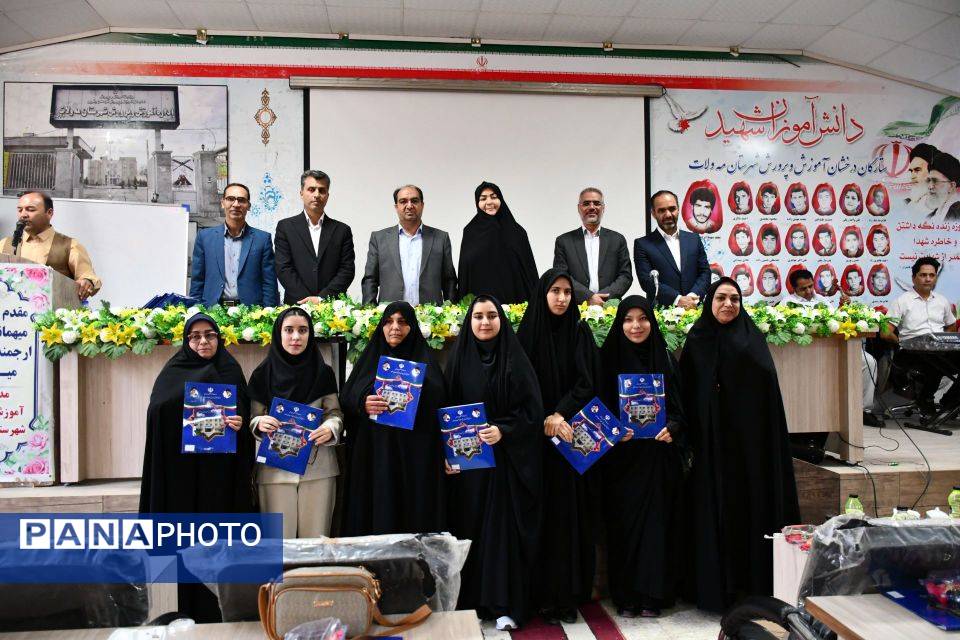 مراسم تجلیل از مدیران و رتبههای برتر کنکور ۱۴۰۴ در شهرستان مهولات