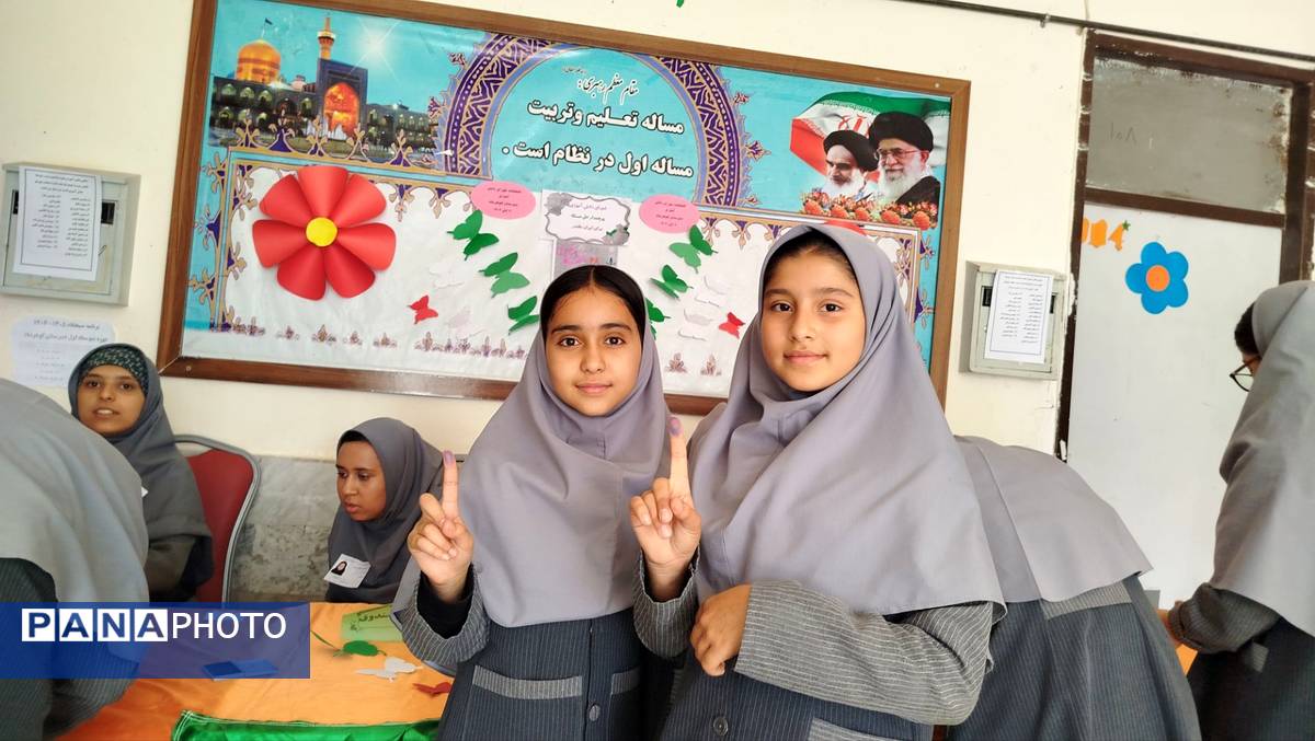 دانش‌آموزان دبیرستان گوهرشاد؛ پیشگامان مشارکت و مسئولیت‌پذیری