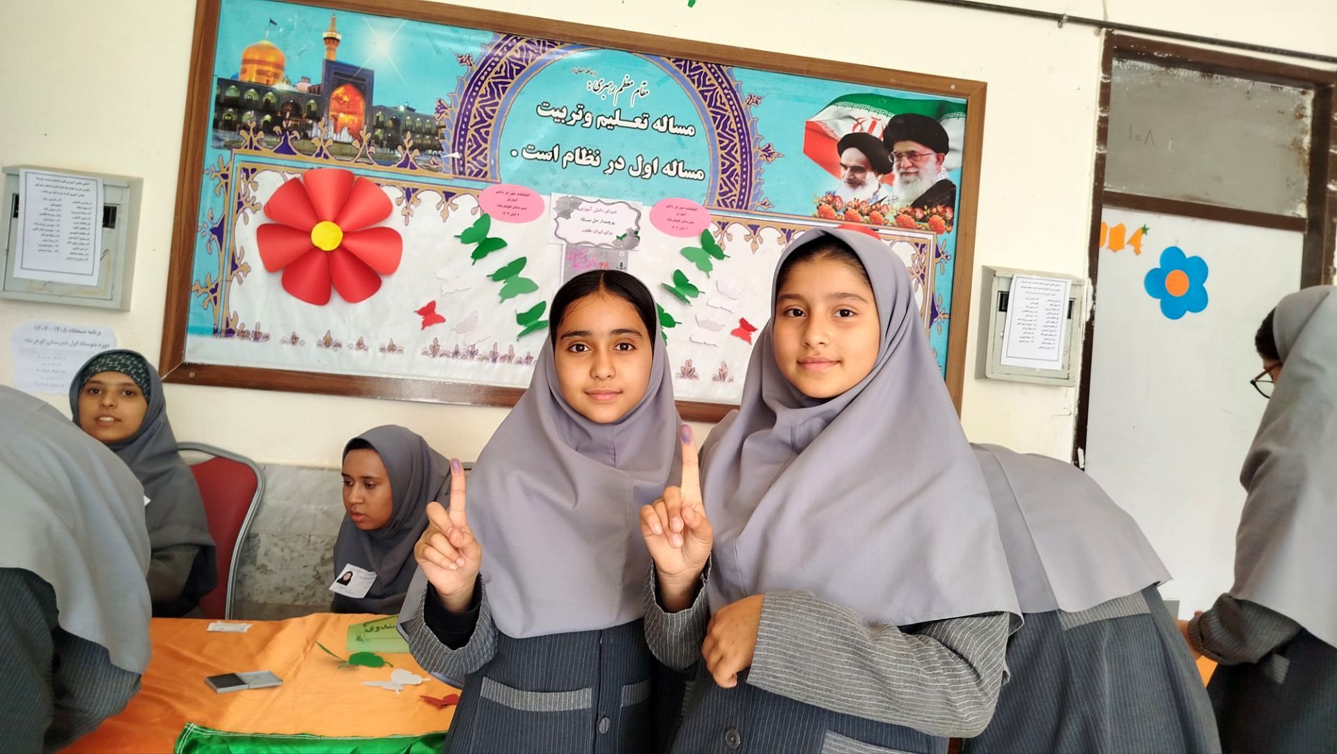 دانش‌آموزان دبیرستان گوهرشاد؛ پیشگامان مشارکت و مسئولیت‌پذیری