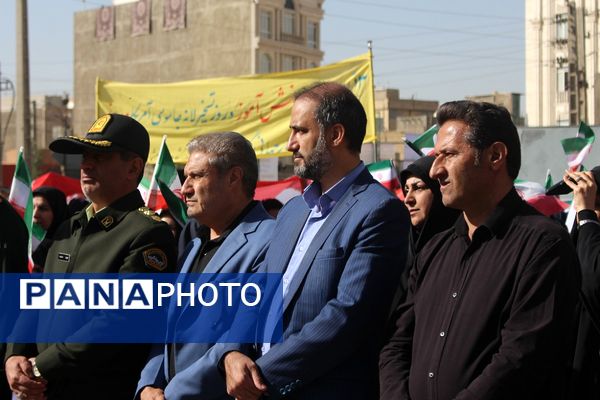 حضور پرشور دانش‌آموزان در راهپیمایی ۱۳آبان منطقه کهریزک 