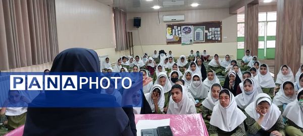 مراسم هفته مبارزه با اعتیاد در دبستان شاهد حاجی‌آباد 