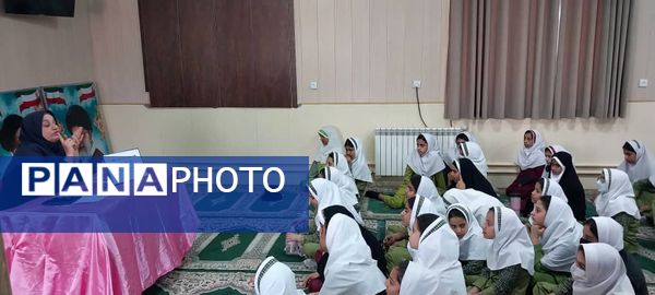 مراسم هفته مبارزه با اعتیاد در دبستان شاهد حاجی‌آباد 