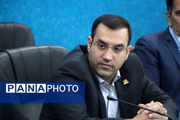 نشست رئیس سازمان فنی و حرفه ای کشور با فرمانداران استان یزد 