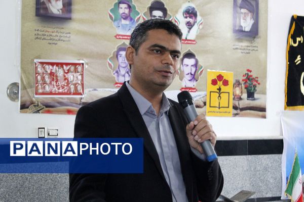 تقدیر از دانش‌آموزان فعال فرهنگی و قرآنی در شهر درق 
