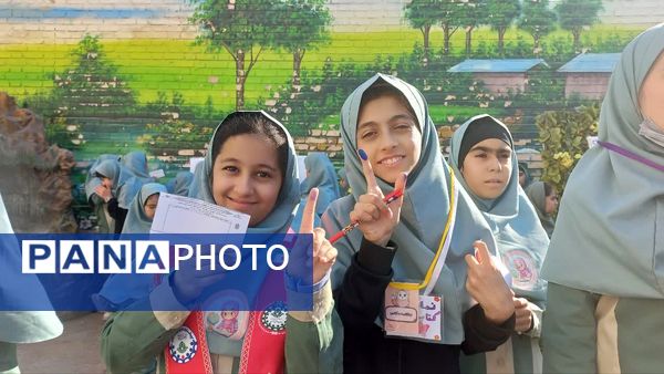 انتخابات شورای دانش آموزی در دبستان شاهد تحقیقی ناحیه 6