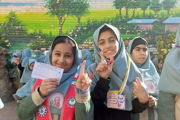 انتخابات شورای دانش آموزی در دبستان شاهد تحقیقی ناحیه 6