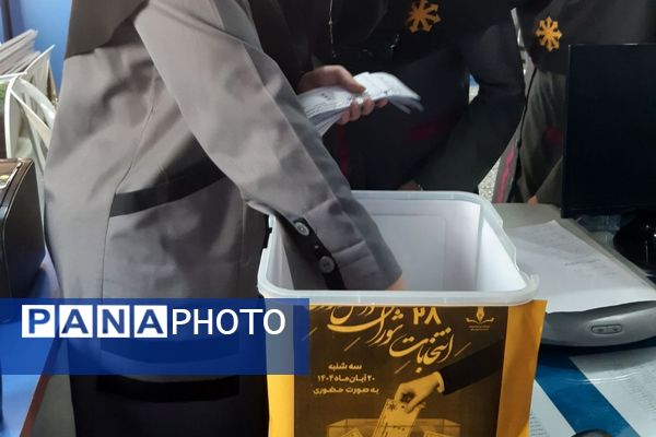 برگزاری انتخابات شورای دانش‌آموزی در دبیرستان فرزانگان قائمشهر