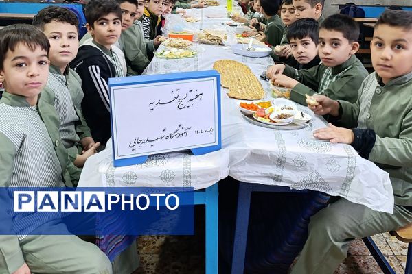 ترویج تغذیه سالم با همکاری سفیران سلامت در مدرسه پسرانه شهید رجایی