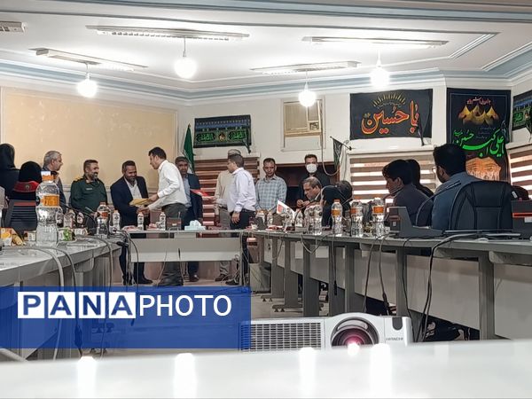 فرمانداری حاجی‌آباد و قلم‌های امید نگاهی به آینده رسانه و توسعه در سایه روز خبرنگار