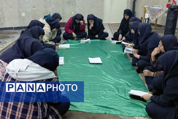 مدارس شهرستان فیروزکوه میزبان محافل انس با قرآن در هفته قرآن، عترت و نماز