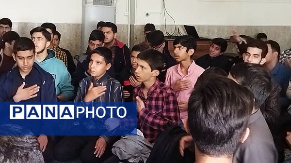 زیارت عاشورا  با یاد شهدای غزه در دبیرستان شاهد ابوذر غفاری 