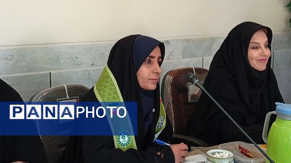نشست مسئولان سازمان دانش‌آموزی و معاونان پرورشی در سازمان دانش‌آموزی استان چهارمحال وبختیاری