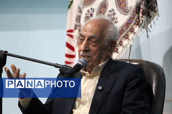 رونمایی از کتاب «علاقه‌بند مردم» در یزد 