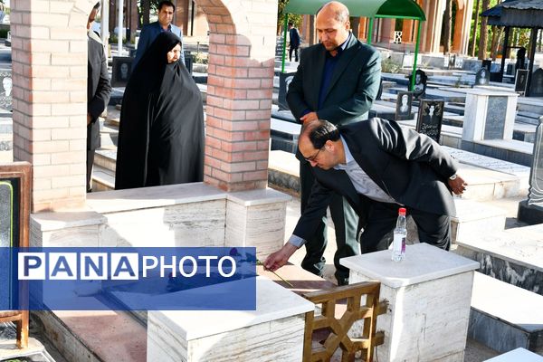 گلزارهای شهدا در هفته معلم عطرافشان شد