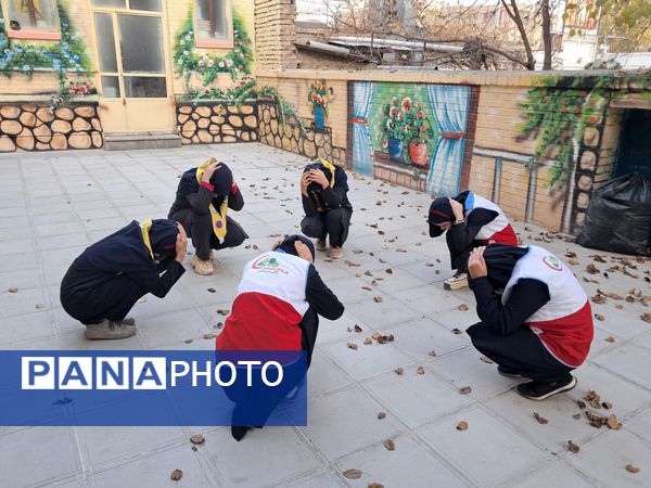 مانور زلزله در دبیرستان مهدی خدابنده