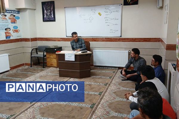 جلسه انجمن اولیاء و مربیان در دبیرستان بشارت بهارستان دو