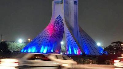 برج آزادی به رنگ آبی درآمد