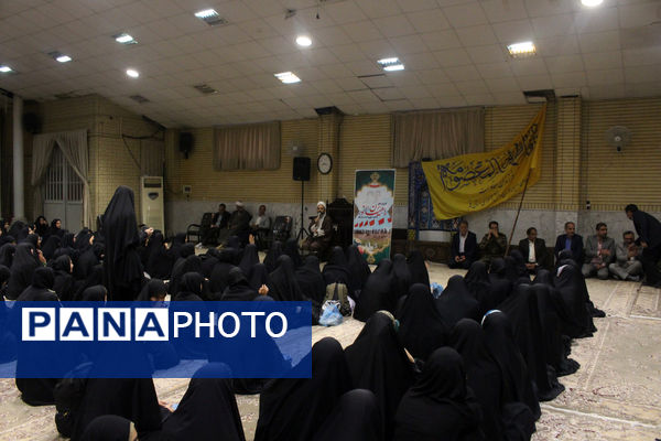 اعزام نخستین گروه از دختران دانش‌آموز ناحیه یک قم به اردوی راهیان نور